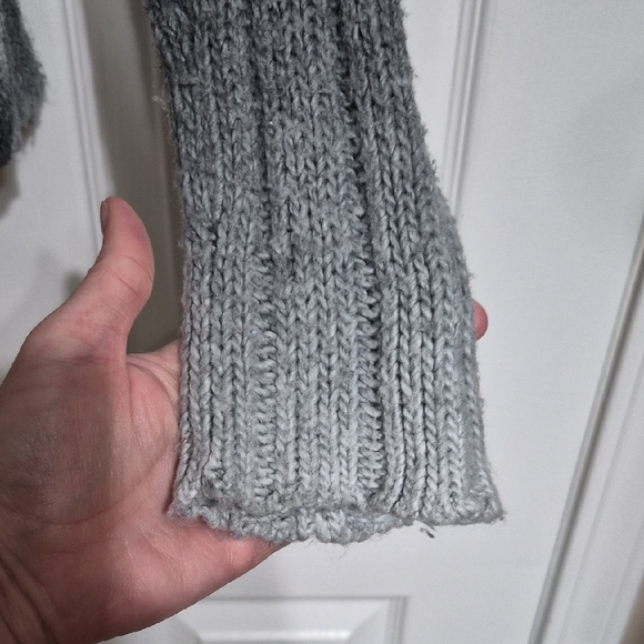 Arizona Jean Company Two Tone Gray Ombre V-Neck Sweater Size Medium - Picture 3 of 9